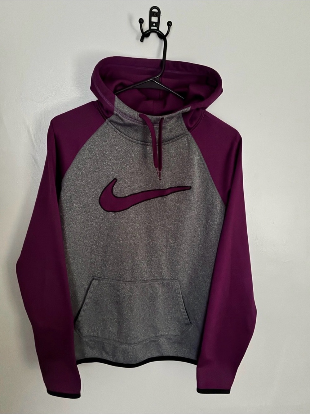 Nike Women’s Purple & Gray therma fit Pullover Hoodie size medium